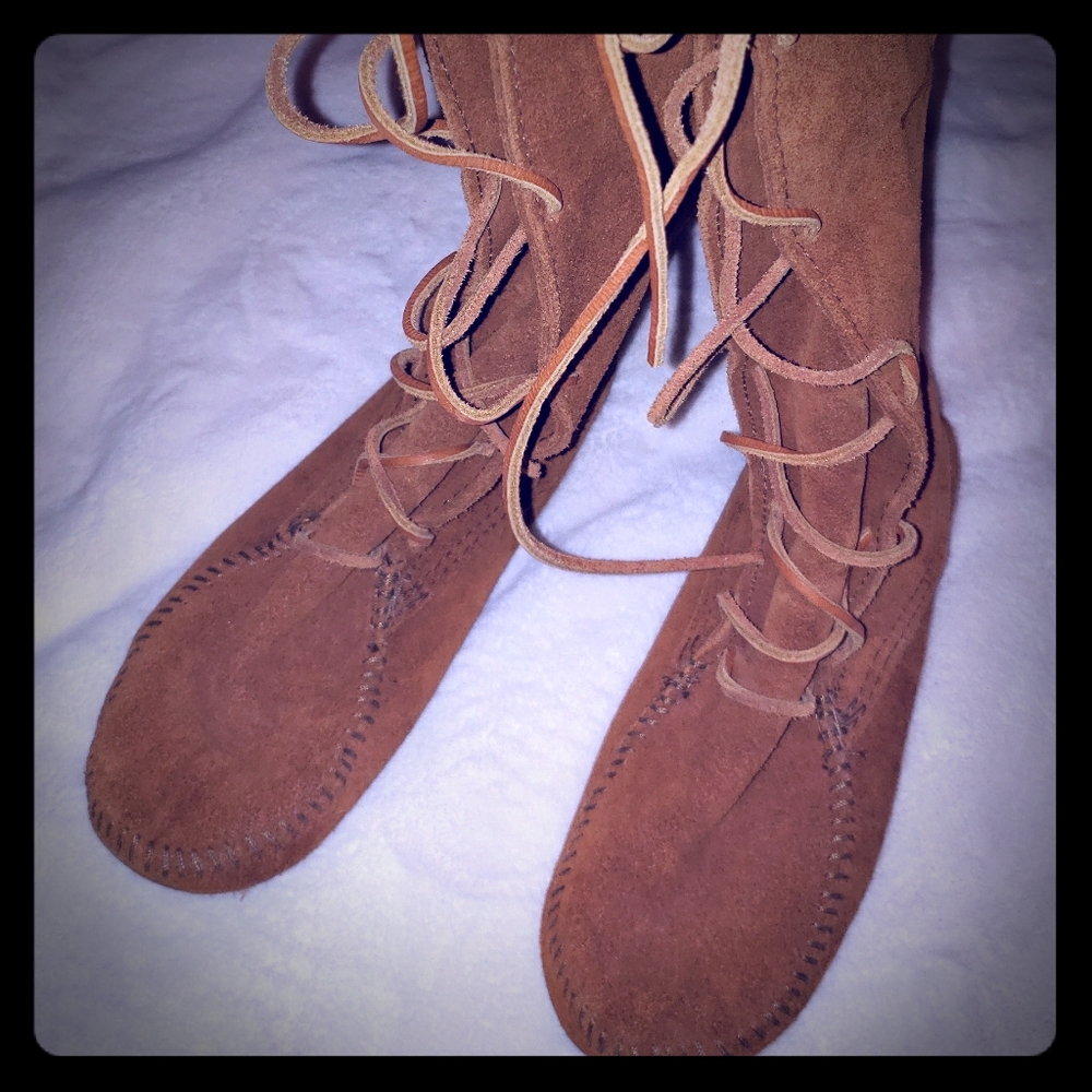 Minnetonka knee high moccasins size 6